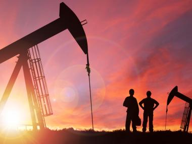 Кой всъщност стои зад лудото рали на петрола и какво общо имат ботовете