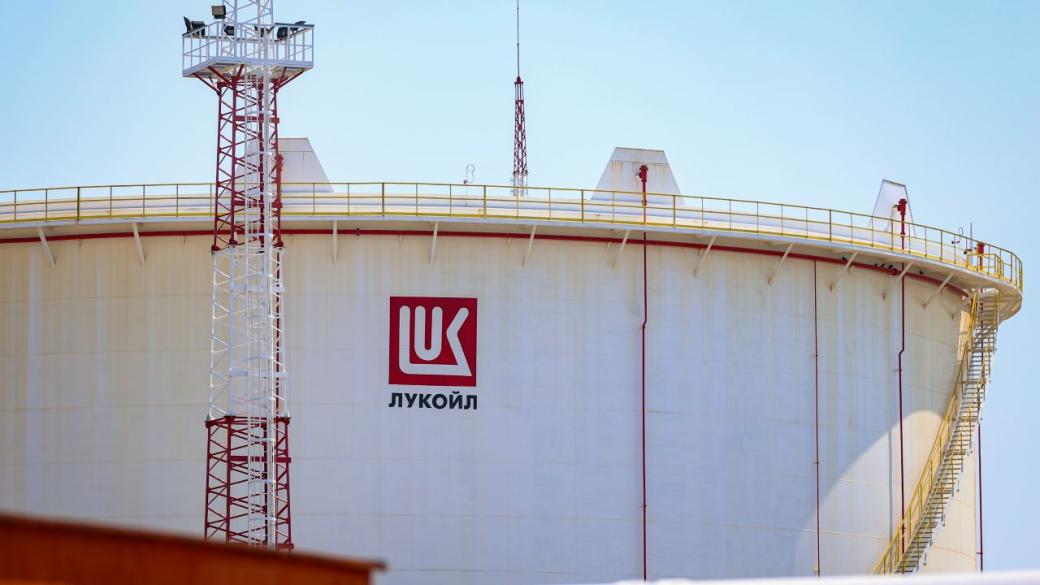 „Лукойл“ обмисля да продаде рафинерията и бензиностанциите в България