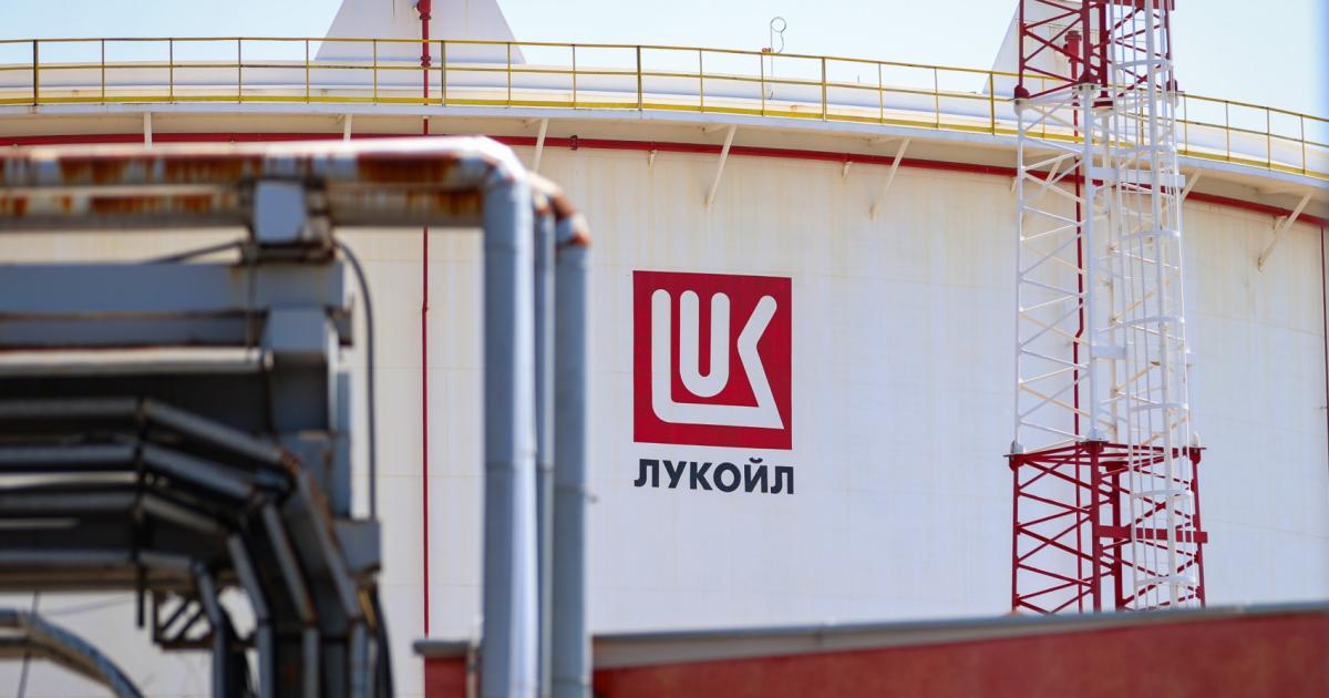 Лукойл“ обмисля да продаде рафинерията и бензиностанциите в БългарияГрупата Лукойл“