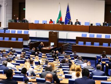 Депутатите забраниха на първо четене строежите до защитените плажове