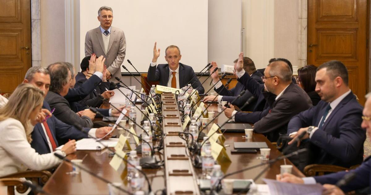 Бюджетът за образование за 2024 г. е измъчен, оскъден, разпилян