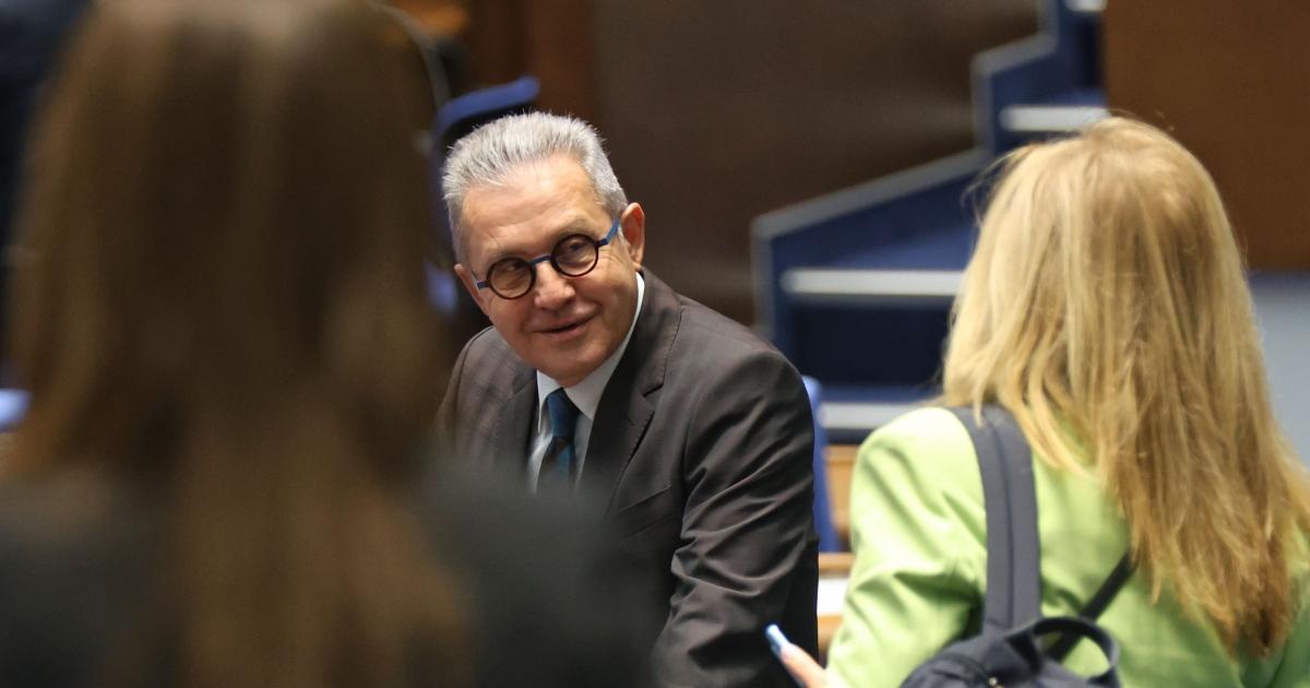 ГЕРБ и ДПС отстъпиха за дерогацията на Лукойл“, Борисов обеща