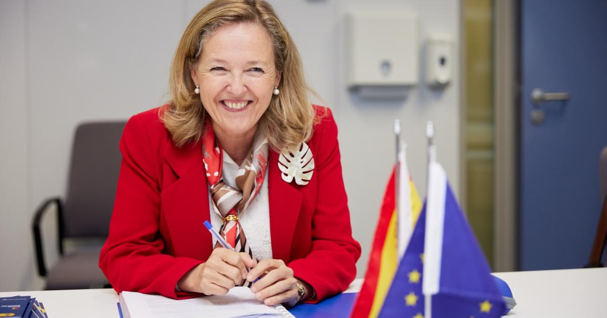 Финансовият министър на Испания Надя Калвиньо е новият президент на