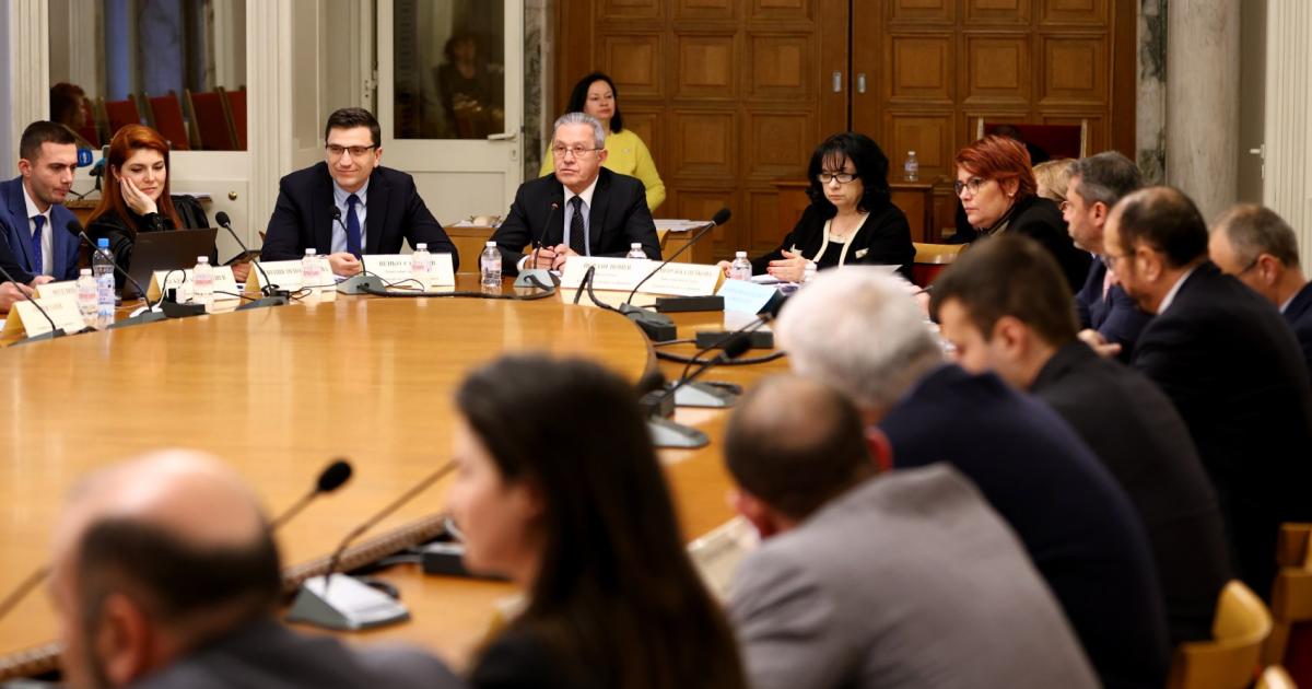 ДДС ставката за ресторантите остава 9%. Това реши бюджетната комисия