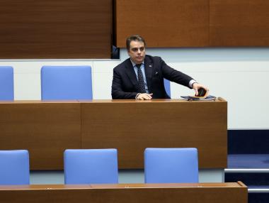 В спорове за дълга бюджетът на Асен Василев бе приет на първо четене