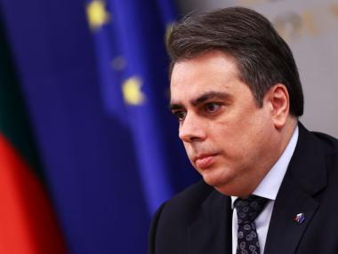 Вечерни новини: МФ срещу всички за увеличаването на корпоративния данък; Нови заводи за батерии