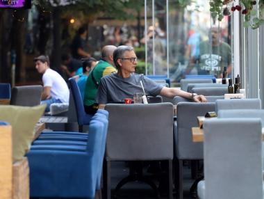 Депутатите официално удължиха ДДС привилегиите за заведенията