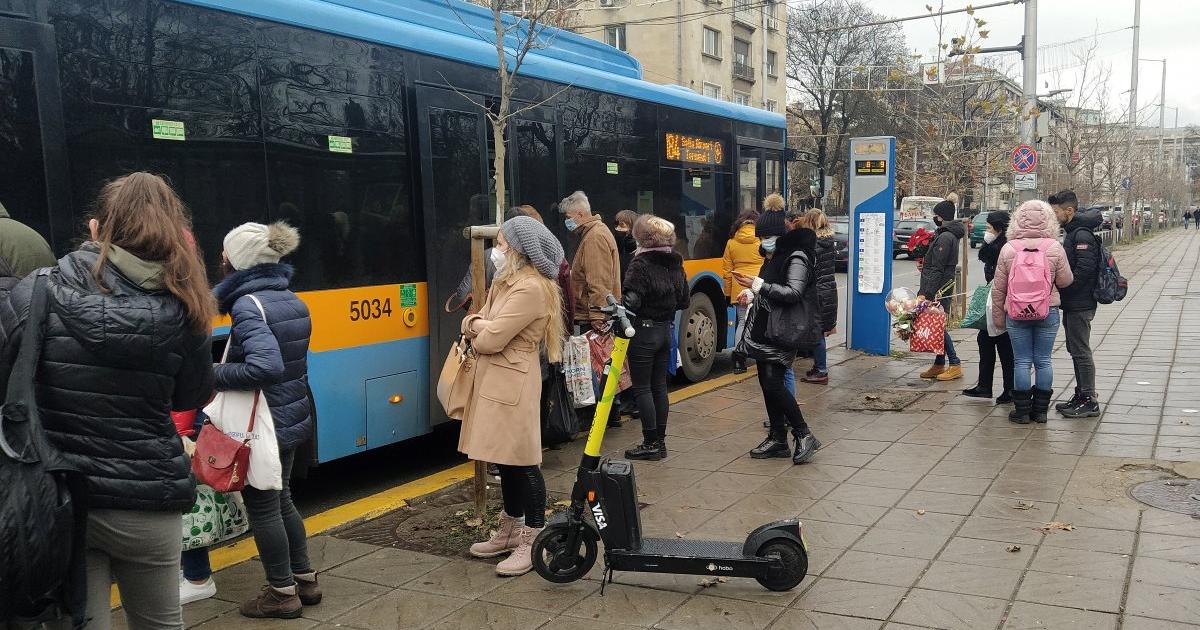 След колко време ще дойде автобусът? Жителите и гостите на
