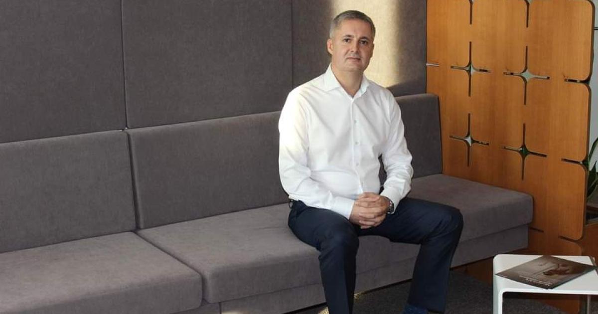 Г-н Димчев, традиционните методи на обучение вече не работят така,