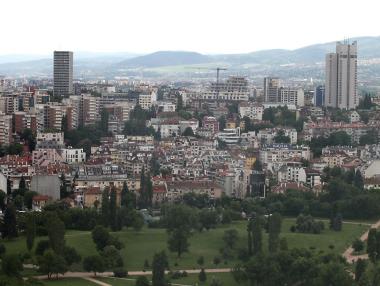 Имот или друга инвестиция: Как да спасим парите си в криза?