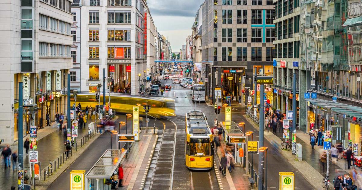 Предвижда се растежът да се свие почти наполовина в развитите