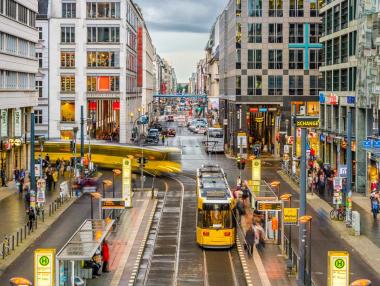 Големите икономики се забавят и предстои осезаемо вдигане на данъци