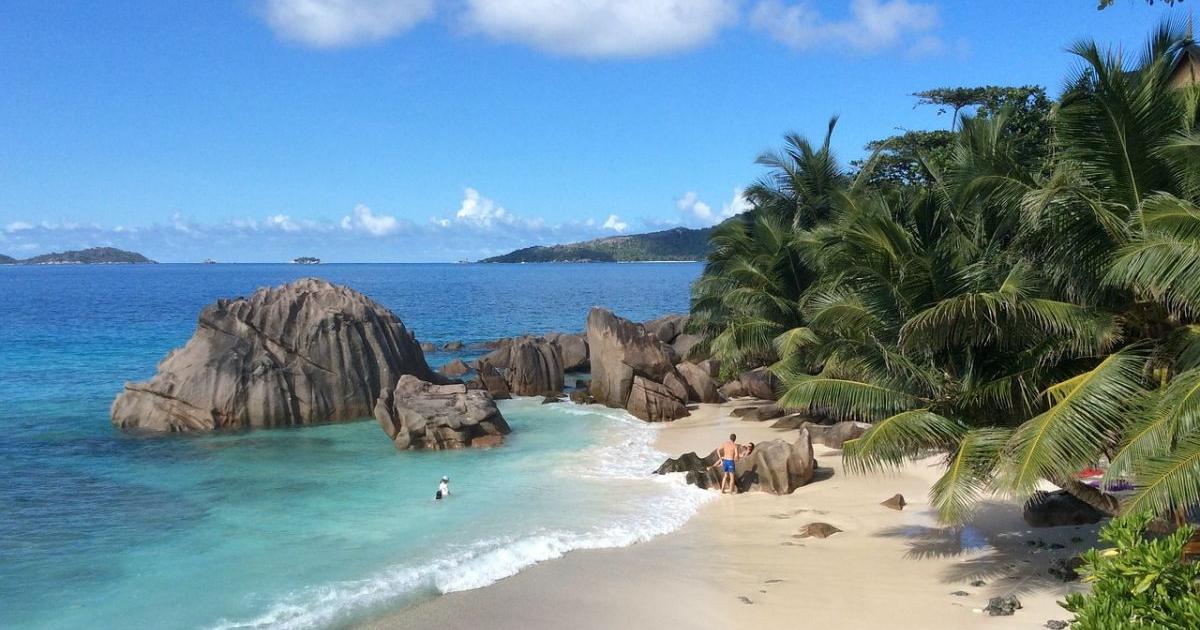 Снимка: Сейшелският остров, на който туристите остават с месеци