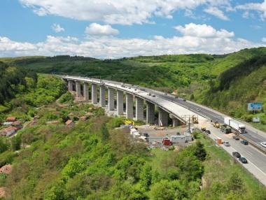 Незаконното строителство на „Хемус“ влезе за одобрение в парламента