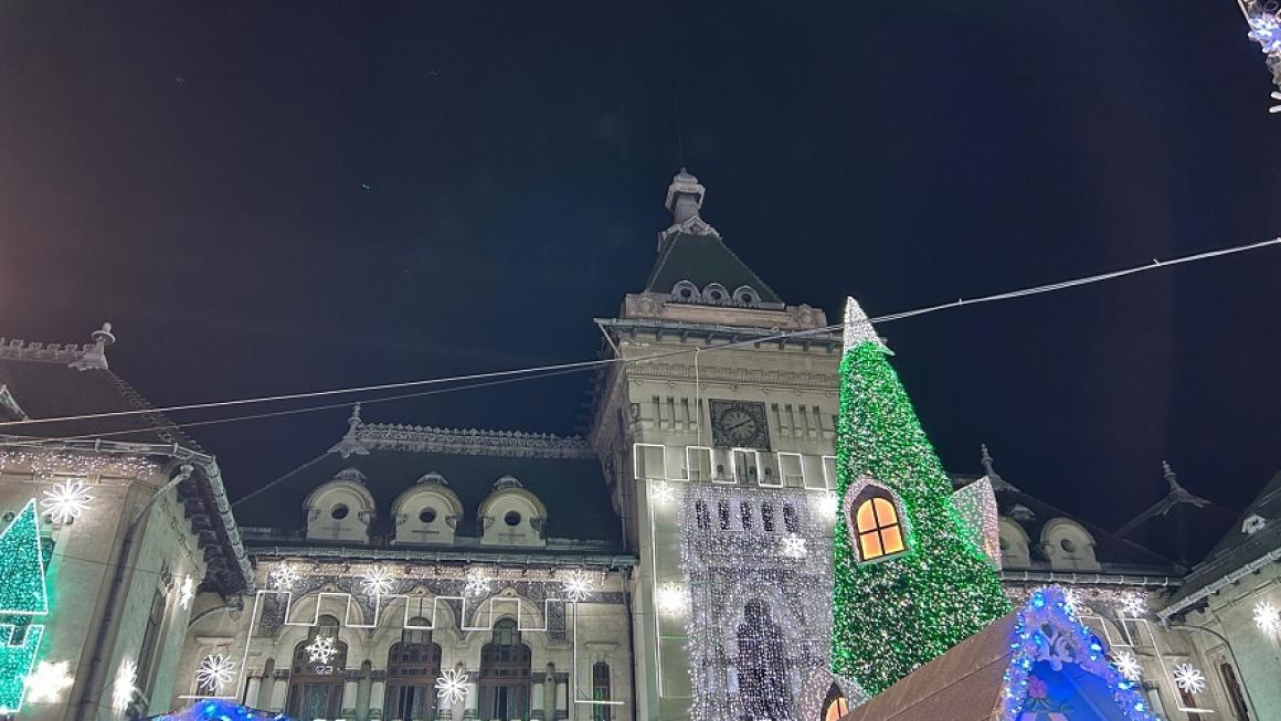 Галерия :: Снимка 1 :: Коледният базар в Крайова: достъпен и пълен с туристи (галерия)}