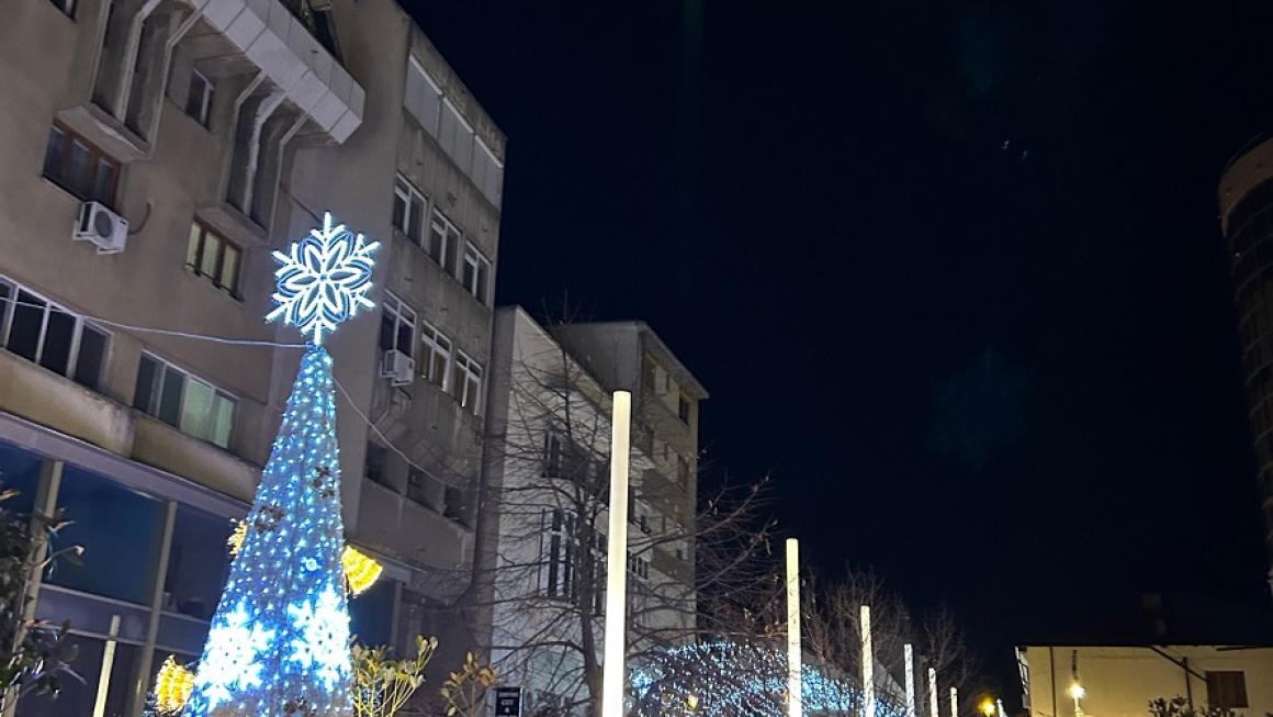 Галерия :: Снимка 4 :: Коледният базар в Крайова: достъпен и пълен с туристи (галерия)}