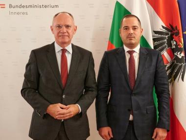 Австрия ще пусне България в Шенген само ако приема бежанци от Афганистан и Сирия