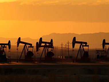 Саудитска Арабия свали цената на петрола си и поведе пазара надолу