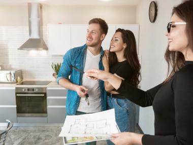 Поколението Z и заблудата им за лесни пари от продажба на имоти