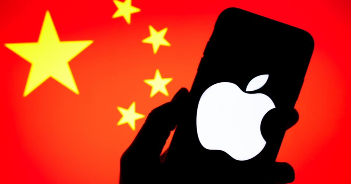 Продажбите на iPhone в Китай паднаха с 30% през първата