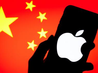 Продажбите на iPhone в Китай потънаха с 30%