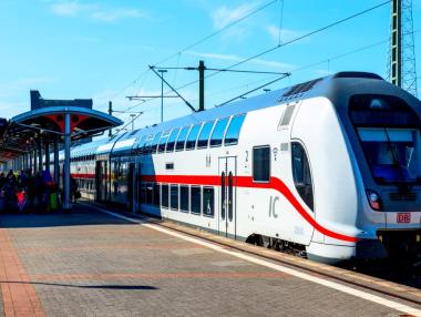 Вечерни новини: Слаб интерес към търга за двуетажните влакове; Засилени гранични проверки на товарите за Австрия