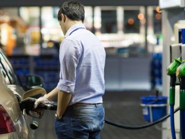 Компенсациите за скъпите горива ще действат максимум три месеца