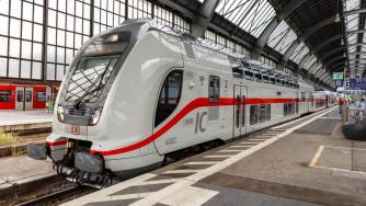 Вечерни новини: Търгът за двуетажните влакове е прекратен; Компенсации за скъпите горива