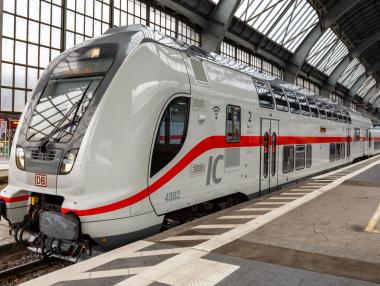 Вечерни новини: Търгът за двуетажните влакове е прекратен; Компенсации за скъпите горива