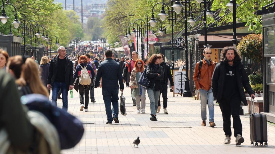 Ръстът на заплатите и потреблението в България ще се забави