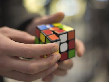 Кубчето на Рубик владее света вече половин век. Как започна всичко?