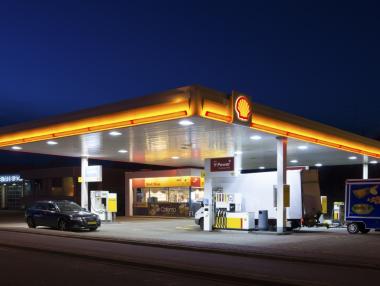 След близо век Shell спира да добива петрол на сушата в Нигерия