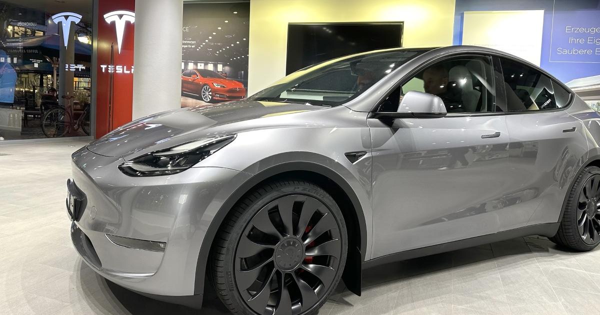 Tesla Inc. сваля цените на своите автомобили Model Y в