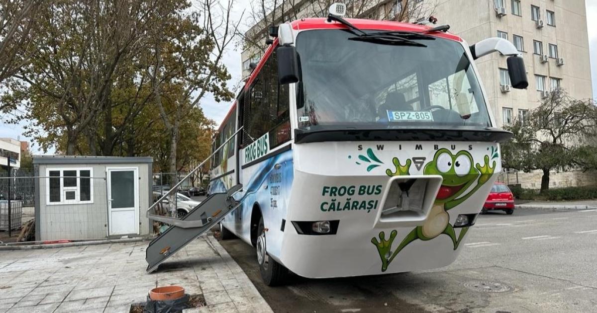 Иновативен автобус, който освен по суша, може да се движи