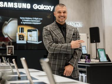 Валери Божинов става рекламно лице на Samsung Experience Store
