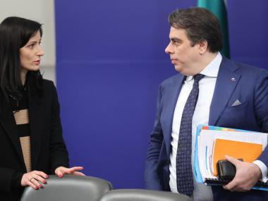 Асен Василев прехвърля ключово звено в МФ на бъдещия премиер Габриел