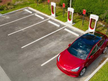 Tesla отвори зарядните си станции и за други електромобили в Румъния