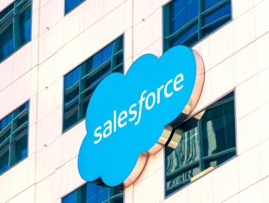 Salesforce съкращава стотици служители
