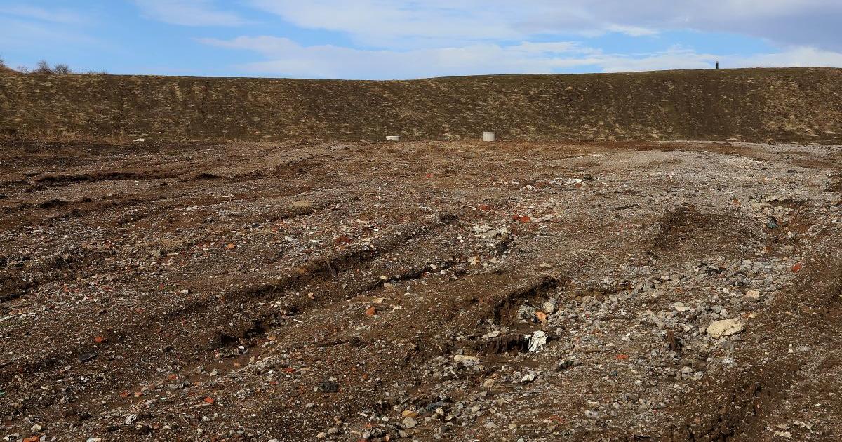 Близо 16 години – толкова време са трупани отпадъци в