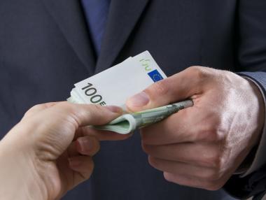 България напредна в борбата с корупцията, но все още изостава от Румъния