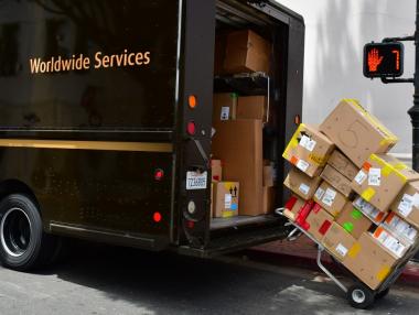 Най-голямата компания за доставки в света съкращава 12 000 служители