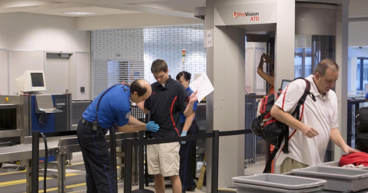 Козметиката в мини бутилки е обичайна гледка в магазините. Малките