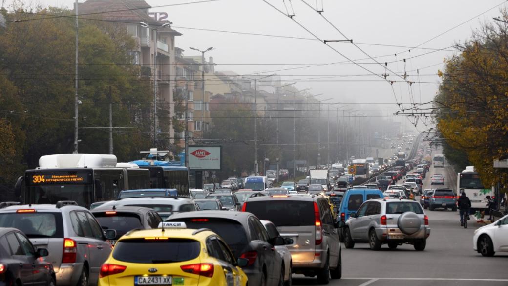 Кабинетът обещава да премахне стикера за „Гражданска отговорност“