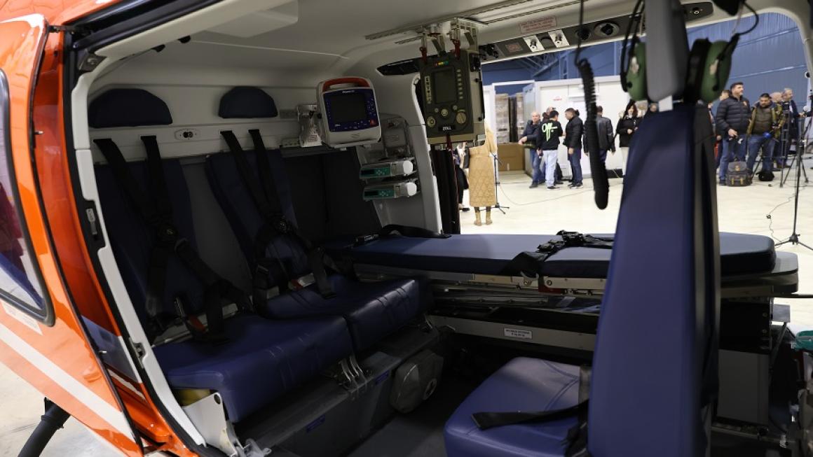 Галерия :: Снимка 1 :: Първият медицински хеликоптер (почти) отваря нова страница в здравеопазването (снимки)}