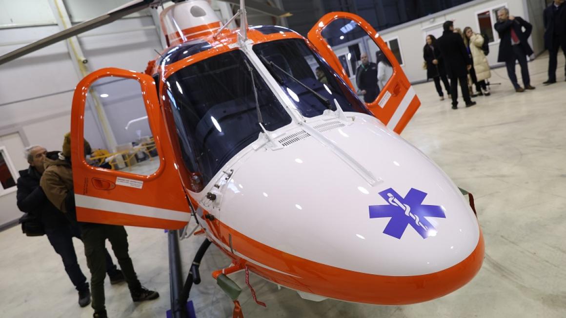 Галерия :: Снимка 2 :: Първият медицински хеликоптер (почти) отваря нова страница в здравеопазването (снимки)}