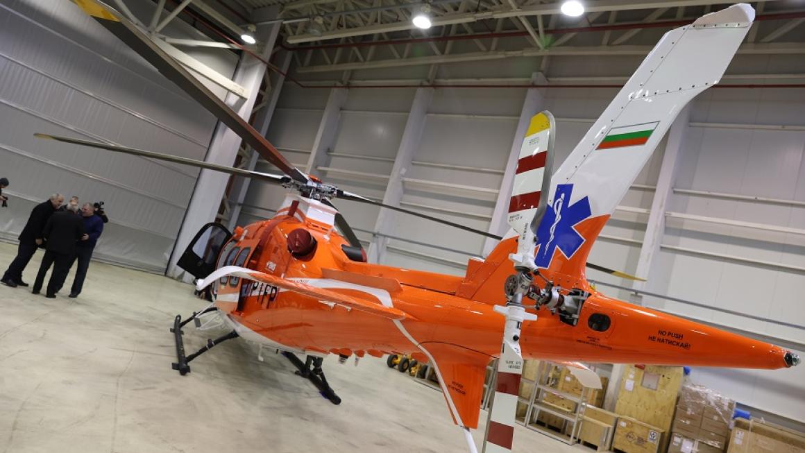 Галерия :: Снимка 4 :: Първият медицински хеликоптер (почти) отваря нова страница в здравеопазването (снимки)}