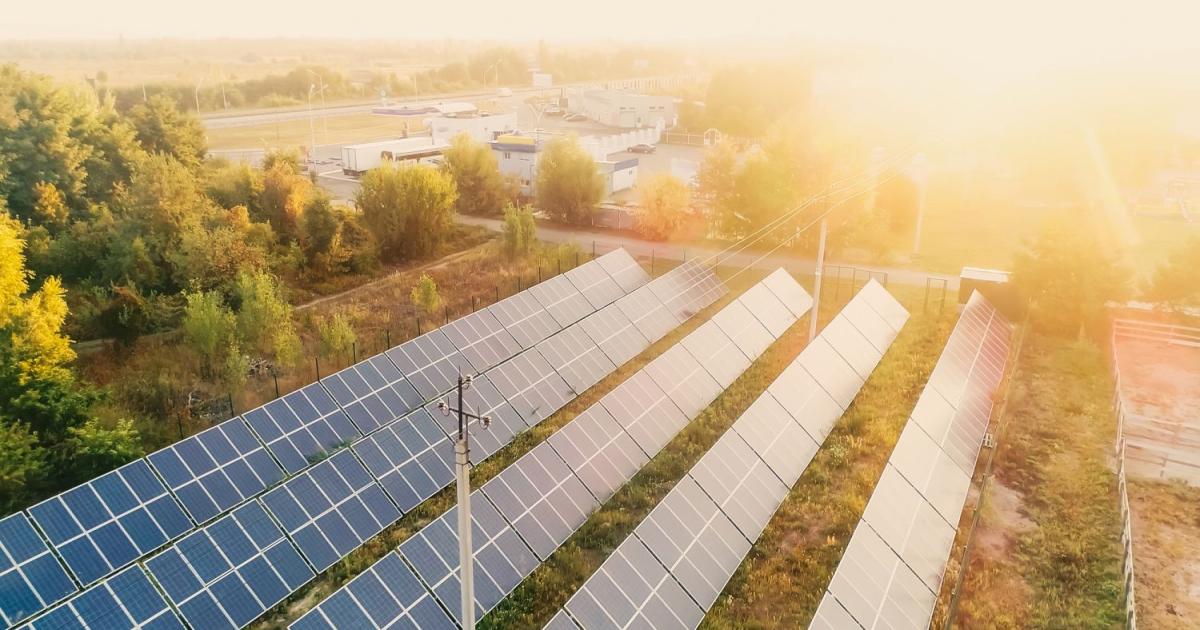 Преходът към зелена енергия в Европа е заседнал между чука