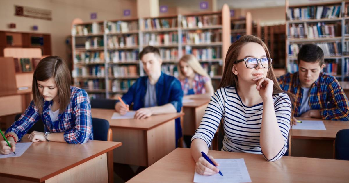 Дипломи на килограм: Каква ще е цената на безплатното висше