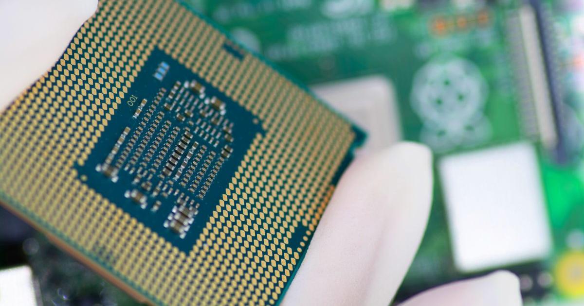 Най-големият китайски производител на полупроводници SMIC изглежда произвежда усъвършенствани чипове