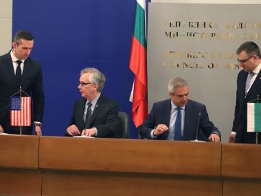 Вечерни новини: Двата нови реактора в АЕЦ „Козлодуй“ ще струват 25 млрд. лв.; SPARK добавя 350 нови коли към автопарка